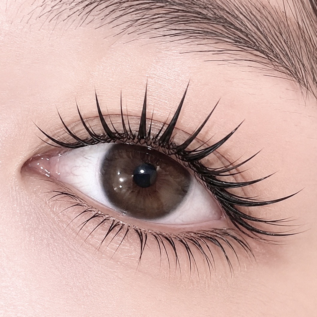 EYEVYの繊細なアイラッシュデザイン